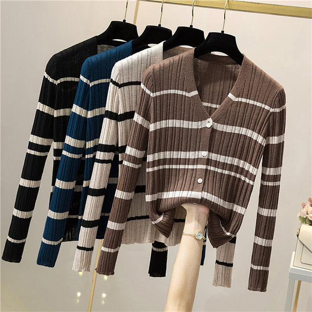 2022 Early autumn new European goods slim -fitting thin striped stripes V -neck sweater female spring and autumn with thin jacket tide