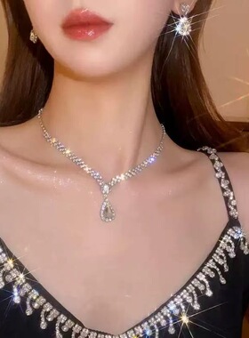 镶钻蝴蝶花朵水滴吊坠项链轻奢风高级感项圈通勤颈链颈饰女