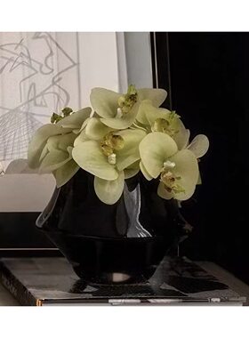 现代中古侘寂风样板房床头柜成品仿真花艺果盘挂画组合装饰摆件
