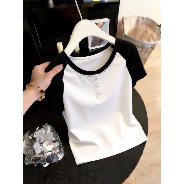 ເສື້ອທີເຊີດແຂນສັ້ນ raglan sleeve sleeve Korean style contrasting color for women 2026 summer new style slim fit button chic simple top