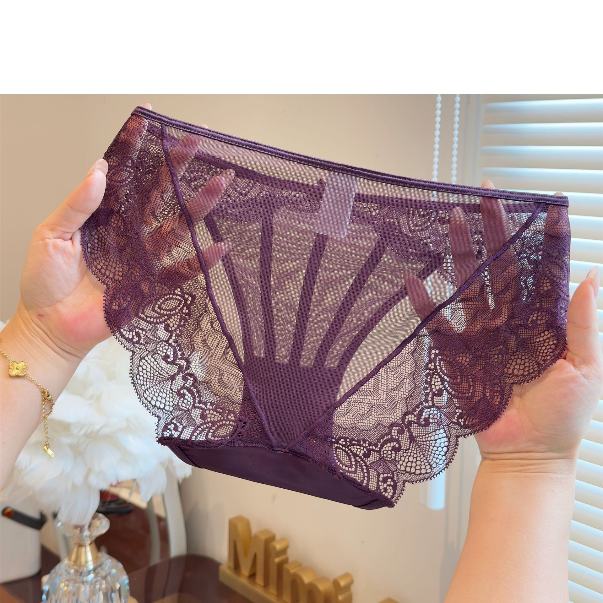 紫色新品2026早秋高端内裤女人火辣性感蕾丝时尚交叉黑色弹力镂空,淘宝优惠券,粉丝福利购,淘宝优惠卷