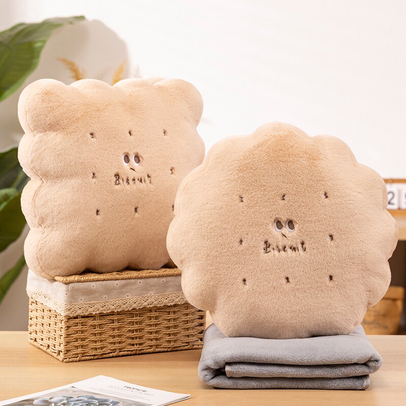 饼干抱枕被子珊瑚毯子两用靠枕办公室午睡枕头黄油饼干抱枕车载用,淘宝优惠券,粉丝福利购,淘宝优惠卷