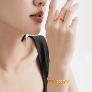 周大福爆闪蕾丝蹦迪足金黄金手链女计价EOF1239送礼