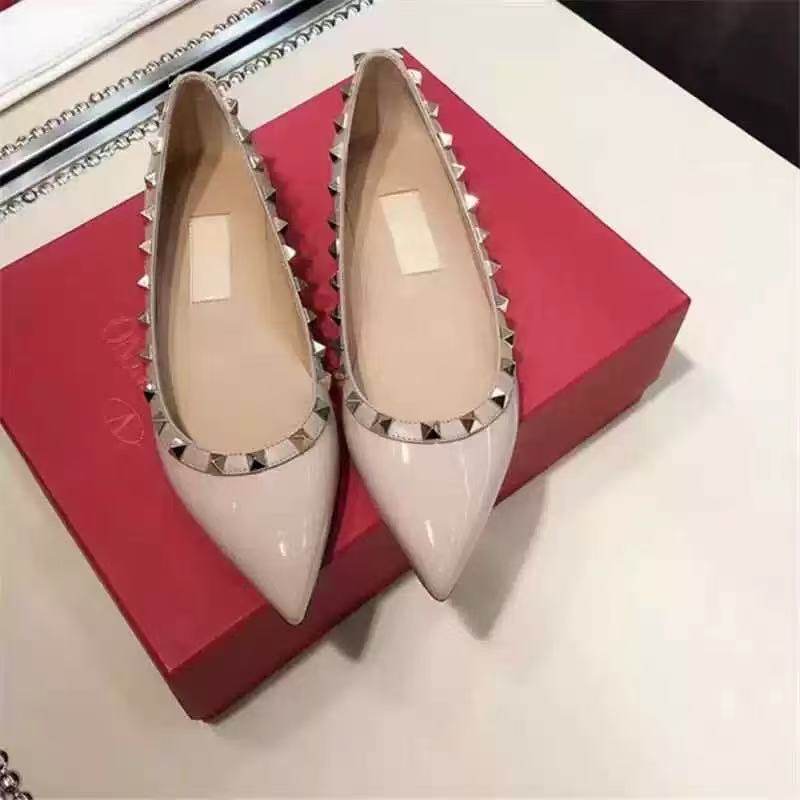 2025新款春夏铆钉漆皮单鞋女大码女平底鞋浅口尖头柳丁软底船鞋女,淘宝优惠券,粉丝福利购,淘宝优惠卷