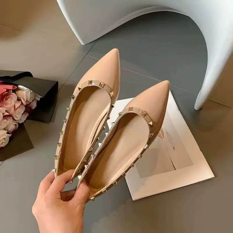 2025新款春夏铆钉漆皮单鞋女大码女平底鞋浅口尖头柳丁软底船鞋女,淘宝优惠券,粉丝福利购,淘宝优惠卷