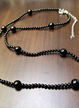 经典黑色琉璃珠磁吸扣项链博主同款时尚气质简约高级质感毛衣链