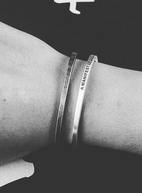 欧美气质百搭极简约性冷淡风字母纯色方形银条男女开口细手镯手环