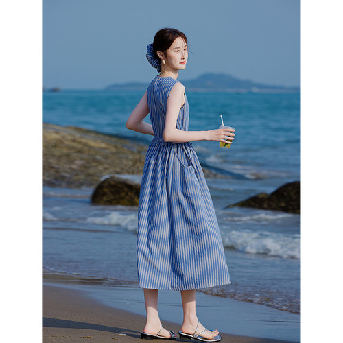 时尚气质连衣裙2026年夏季新款休闲文艺收腰显瘦条纹V领无袖长裙 - 图2