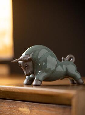 创意陶瓷牛气冲天摆件生肖牛吉祥物家居装饰品办公室卓面工位摆设