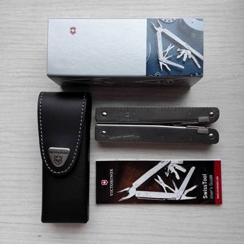 ຕົ້ນສະບັບຂອງແທ້ຈິງ Victorinox Swiss Army Knife accessories pliers 3.0323.L multi-function pliers pliers universal pliers