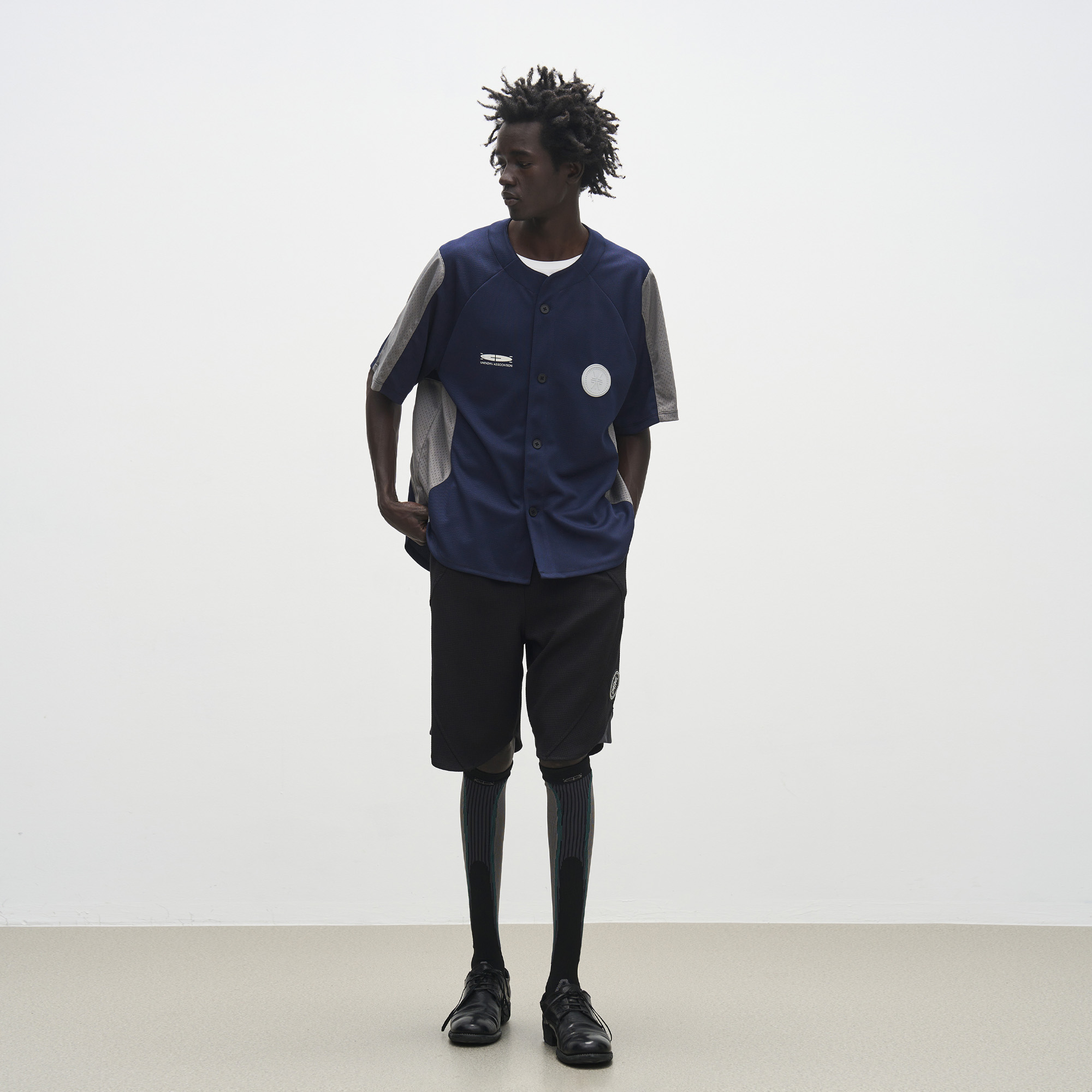 7440 37 1 SS24 圆形印花圆领棒球开衫短袖 - 图1