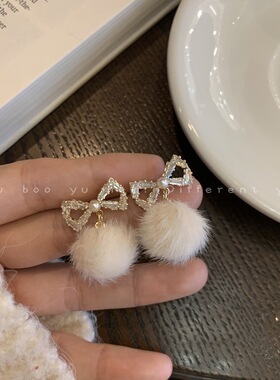 毛绒绒毛球耳环女年新款潮耳钉小