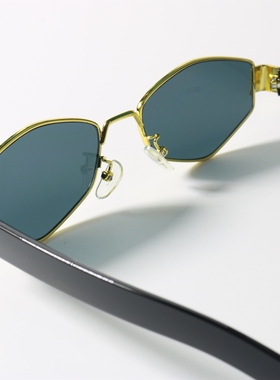 浅绿色UV400菱形框朋克近视墨镜