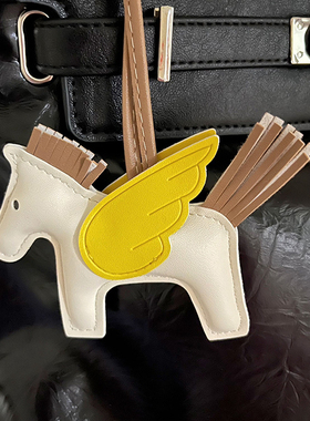 适用于爱马仕包包小飞马挂件公仔卡通PU皮钥匙扣挂饰高级感百搭