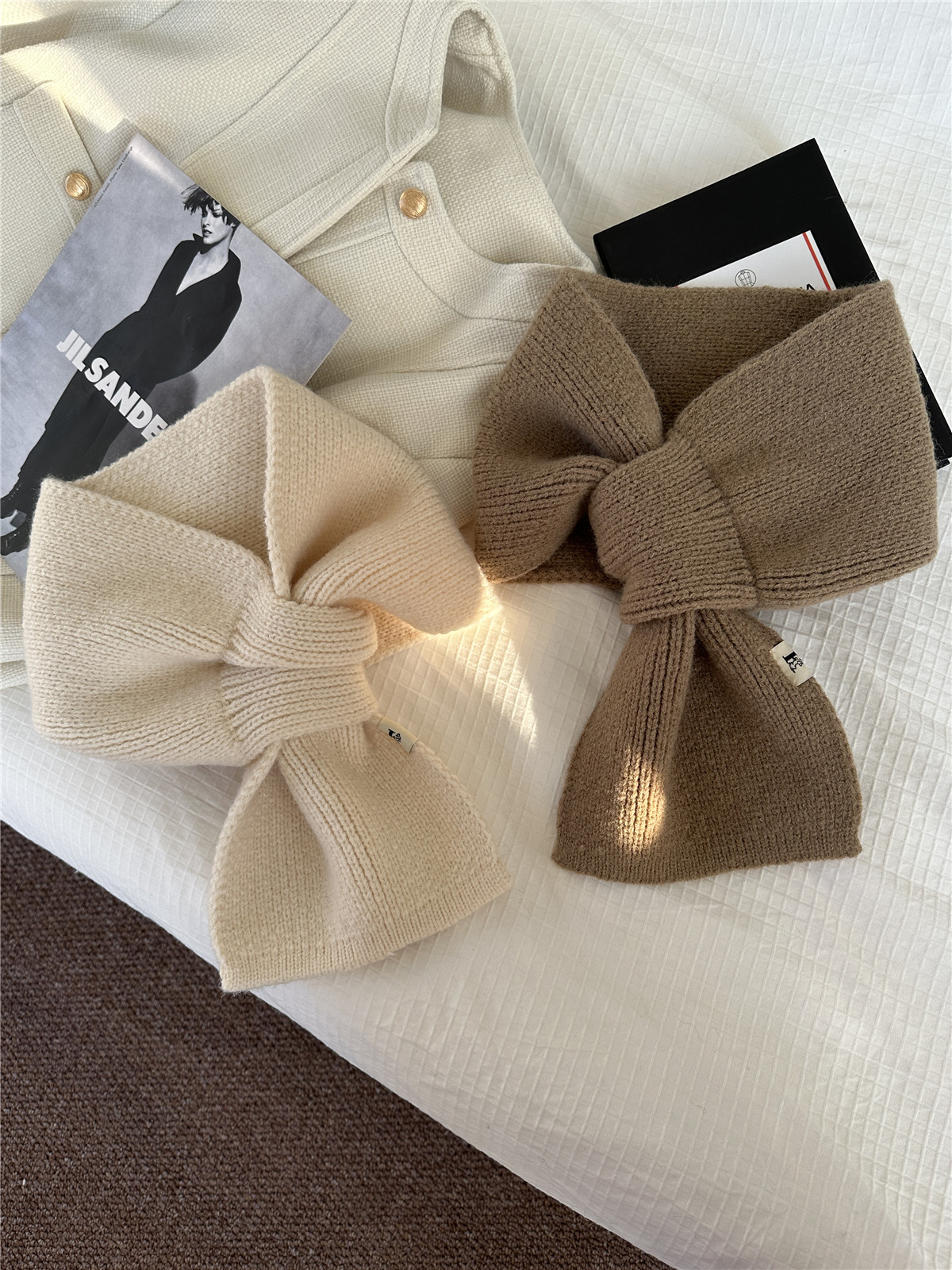 日系新款穿洞针织围脖秋冬纯色百搭保暖交叉毛线小围巾短款男女 - 图0