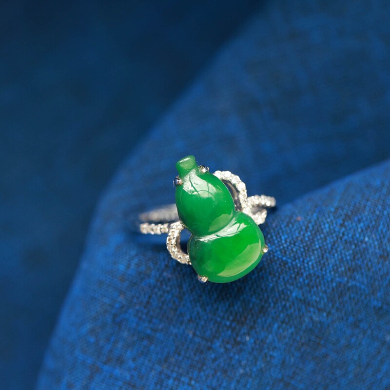 Splashed ink. Natural full green gourd jade, 18K white gold inlaid with diamonds, ring/ring (original 7000