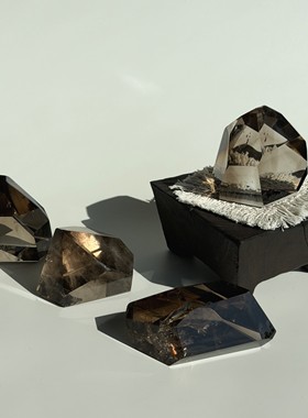 天然茶色水晶烟晶能量原石香樟木托盘书房案头客厅玄关办公室摆件