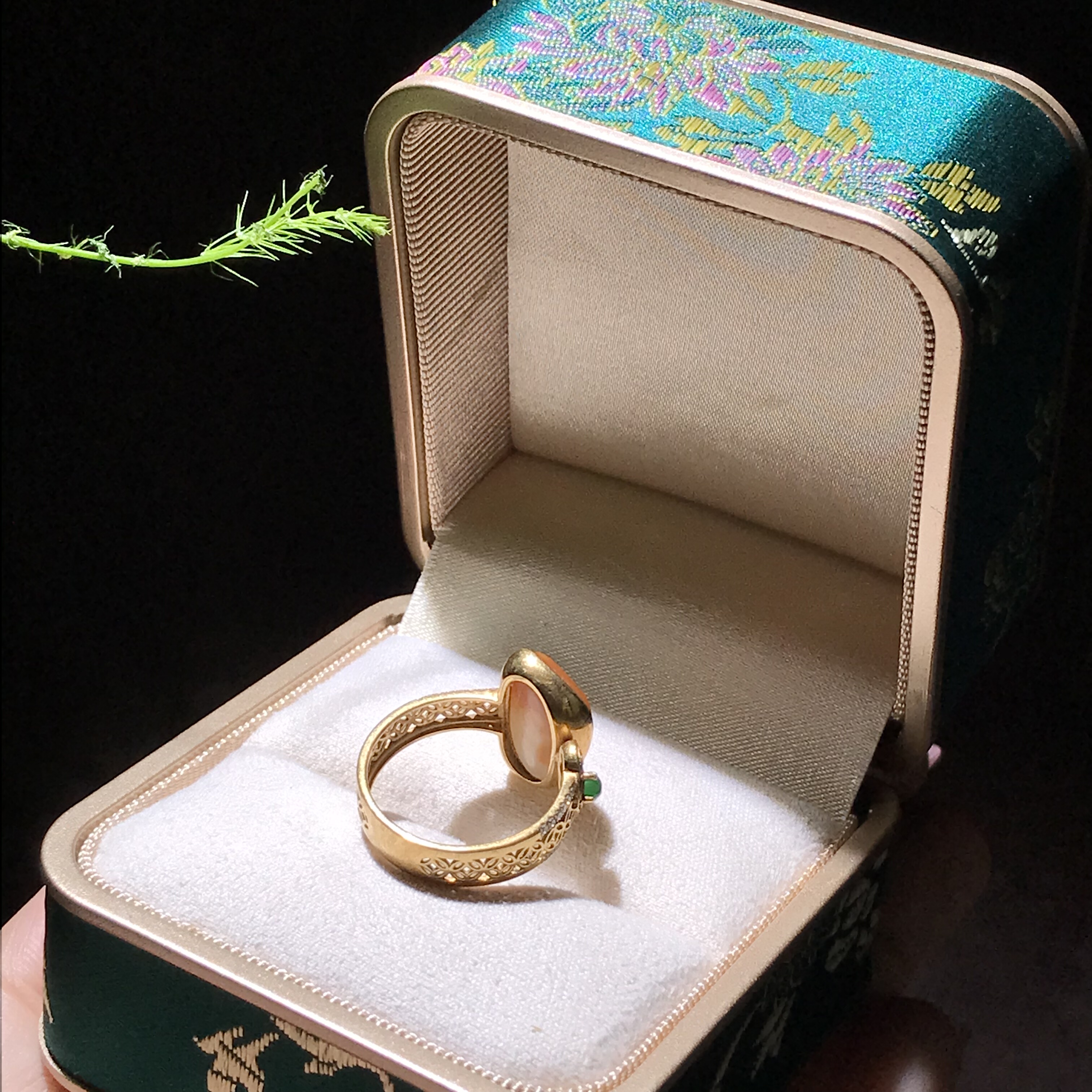 Ru Xian Jade Road 18K heavy gold inlaid with natural Huang Qin single seed ring single seed raw stone gold inlaid with jade belt certificate