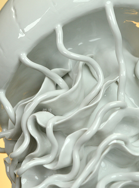 纯白动物瓷塑水母装饰摆件