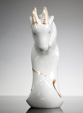 十二生肖山羊纯白描金动物瓷塑