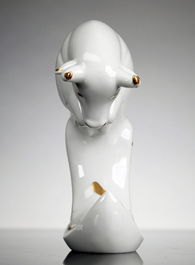 十二生肖牛纯白描金动物瓷塑