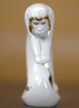 十二生肖猴纯白描金动物瓷塑