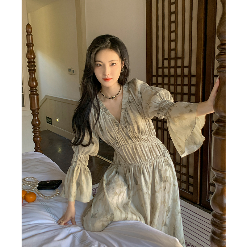 ZHUYIYI 早春新款气质显瘦V领法式碎花连衣裙女喇叭袖长袖雪纺裙,淘宝优惠券,粉丝福利购,淘宝优惠卷