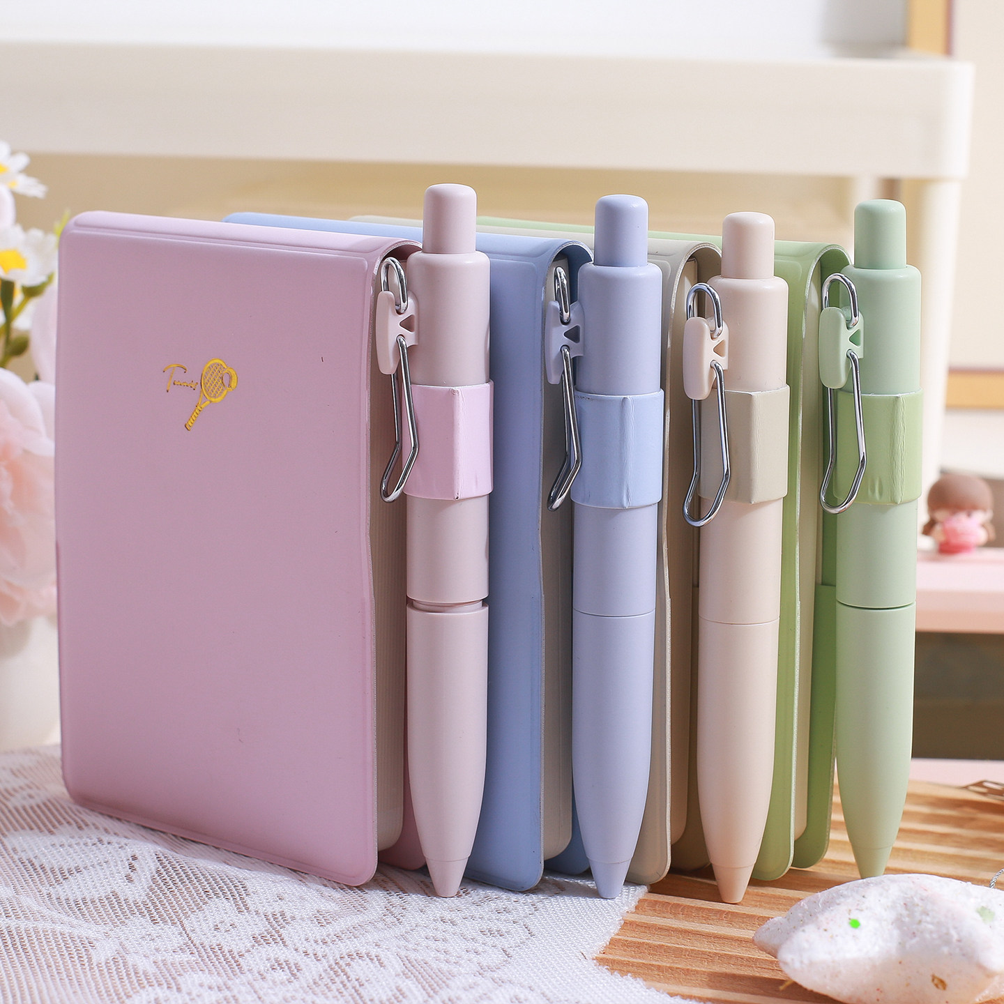 Jin Gu’s new flip-up pocket notebook is portable and portable
