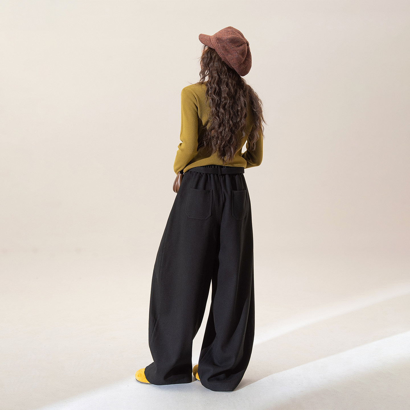 黑色毛呢加绒弯刀休闲裤女冬季新款宽松垂感显瘦气球裤镰刀阔腿裤,淘宝优惠券,粉丝福利购,淘宝优惠卷