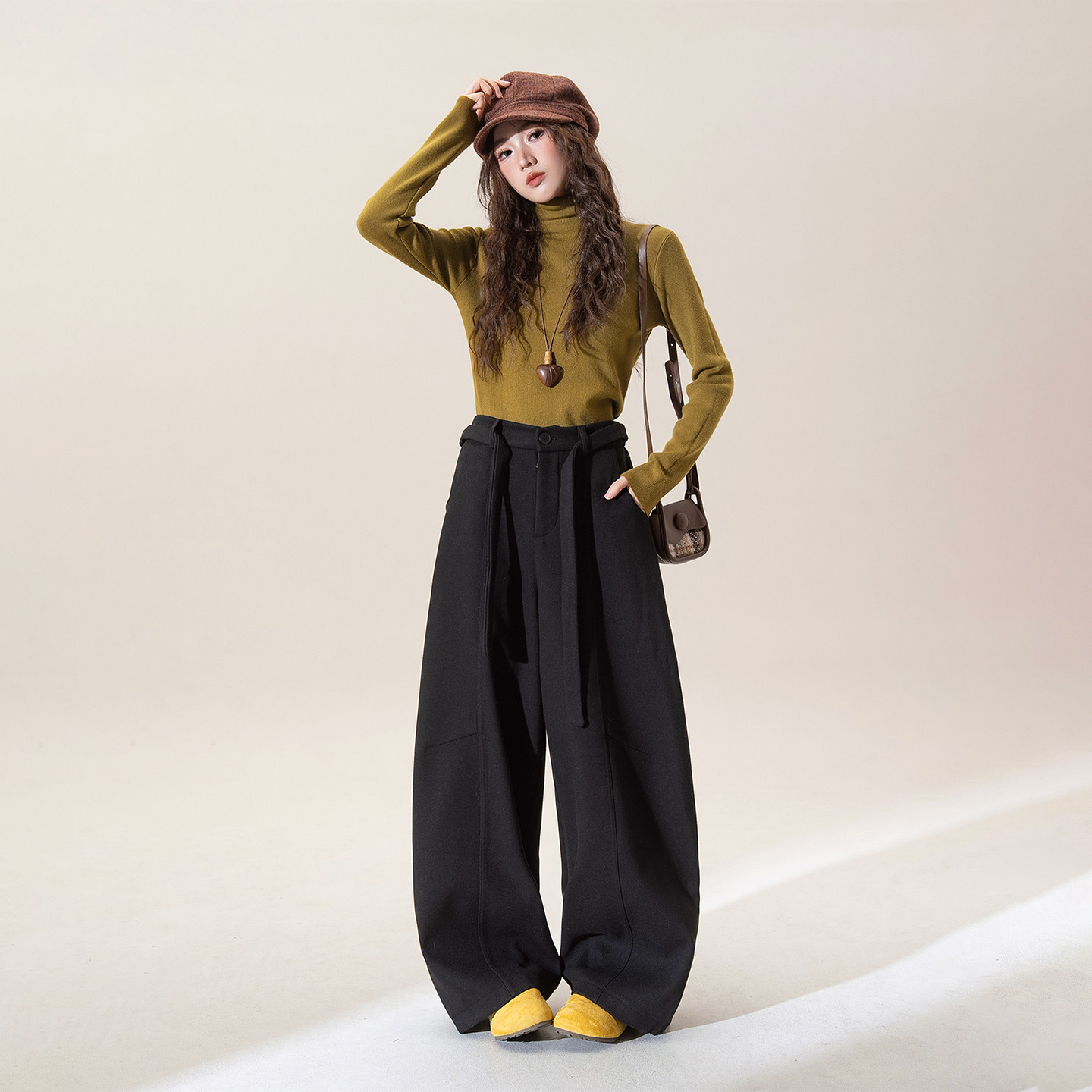 黑色毛呢加绒弯刀休闲裤女冬季新款宽松垂感显瘦气球裤镰刀阔腿裤,淘宝优惠券,粉丝福利购,淘宝优惠卷