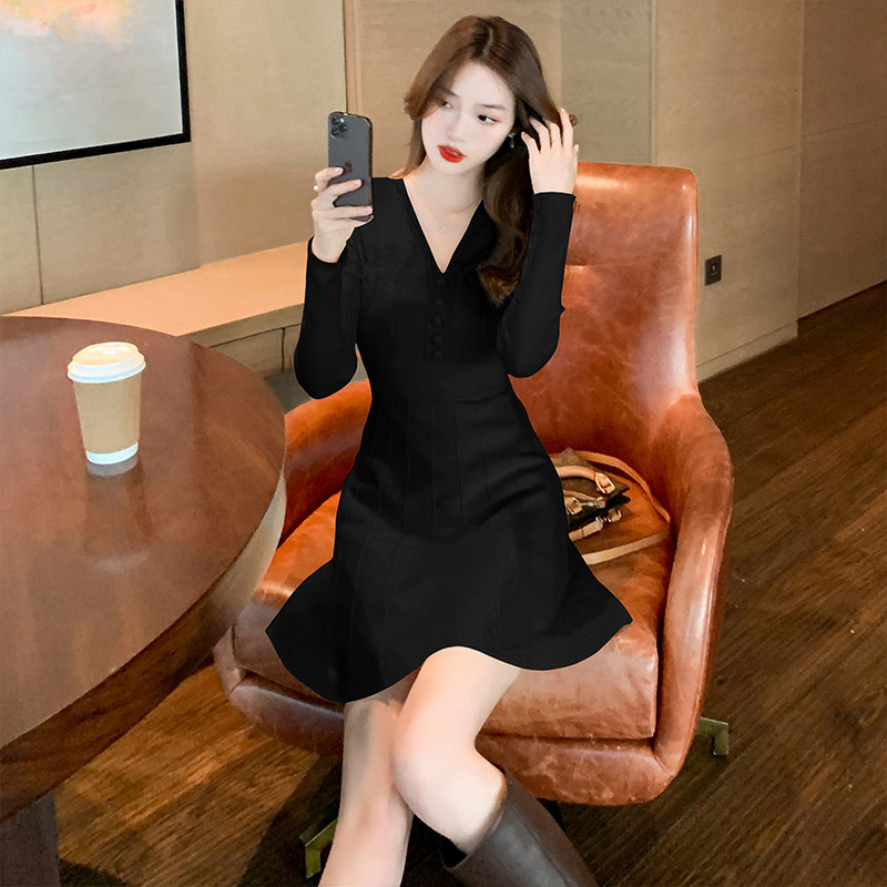 白色v领针织春款2022年新款连衣裙 nurtureone妮茨维旗舰连衣裙