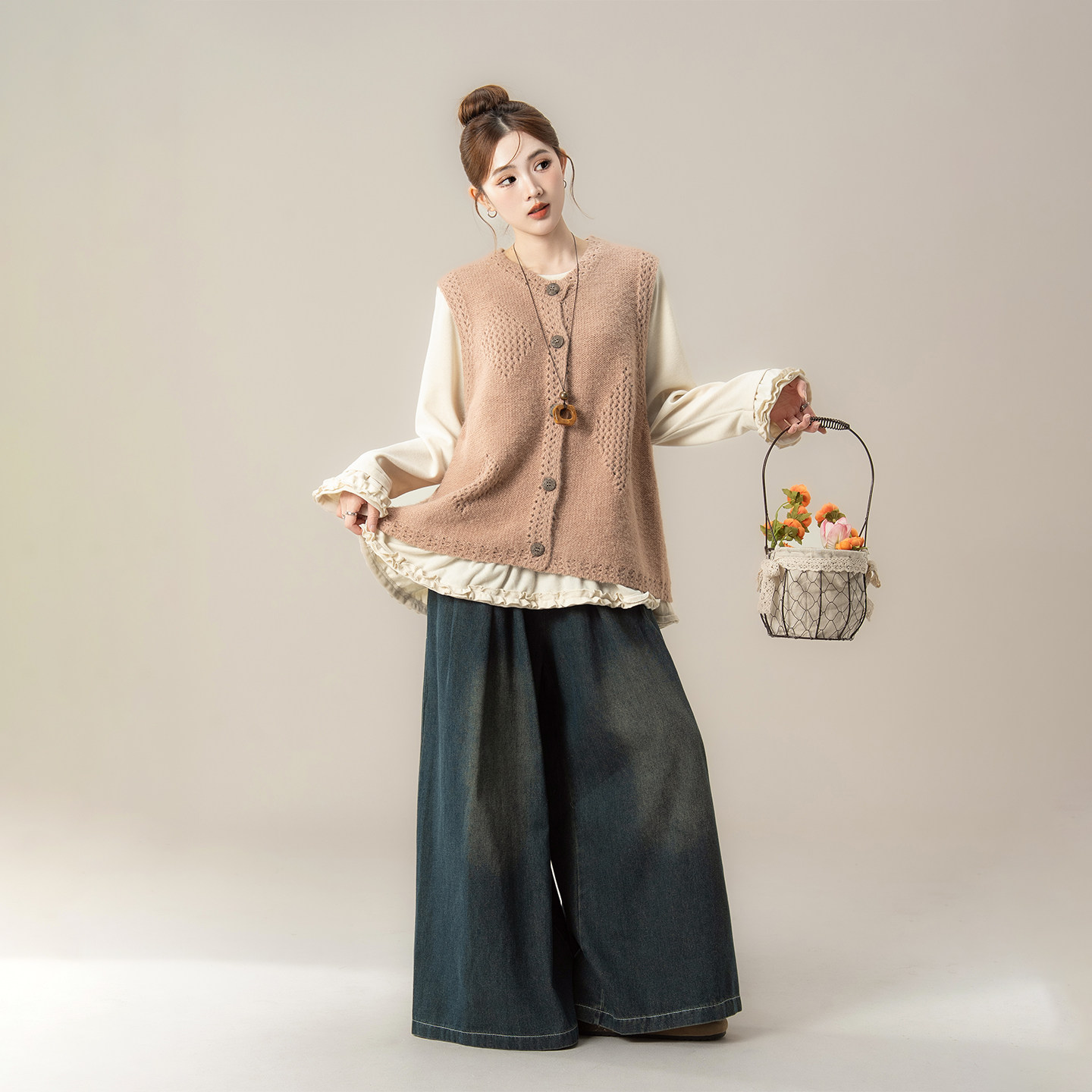 日系镂空钩花马甲背心女春季新款叠穿木耳花边T恤牛仔阔腿裤套装,淘宝优惠券,粉丝福利购,淘宝优惠卷