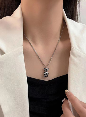 轻奢小众棋盘格小熊爱心项链女新潮秋冬毛衣链设计感百搭气质配饰