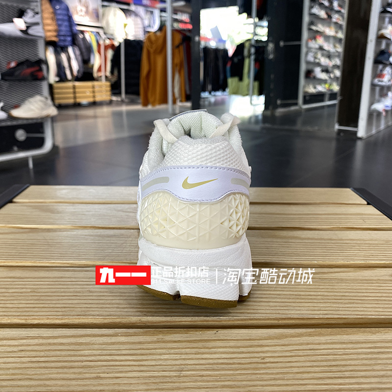 耐克Nike女鞋冬季新款ZOOM VOMERO 5轻便透气跑步鞋FV3638-171