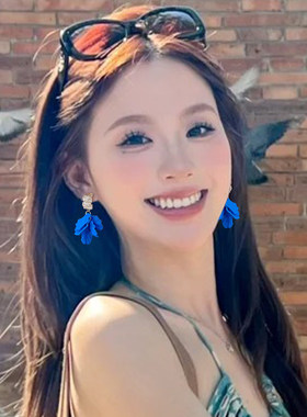 克莱因蓝色花瓣耳钉巨好看显白独特漂亮耳环女度假风气质出片耳饰
