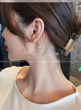 夸张欧美风金色大圈圈耳环女小众设计高级感耳圈独特轻奢时尚耳饰