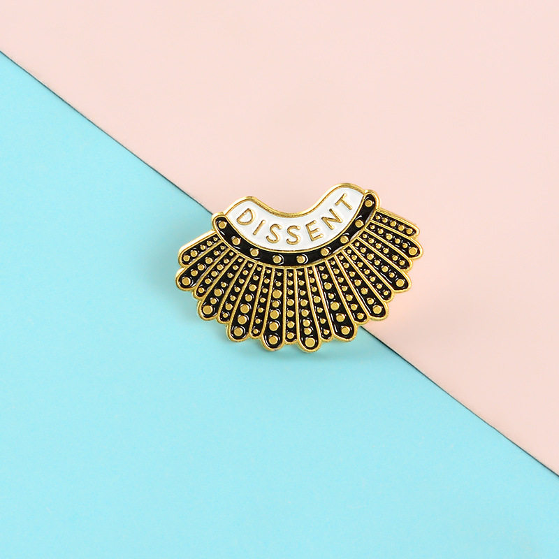 欧美热销 女大法官金斯伯格周边dissent持不同政见胸针