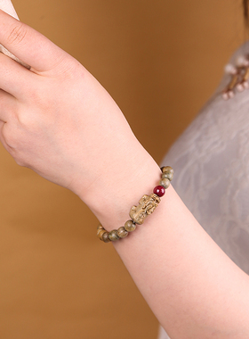 天然绿檀木貔貅手串男女士佩戴