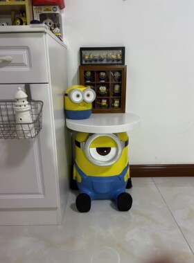 创意小黄人床头柜家用卧室客厅茶几沙发旁落地摆件家居装饰品