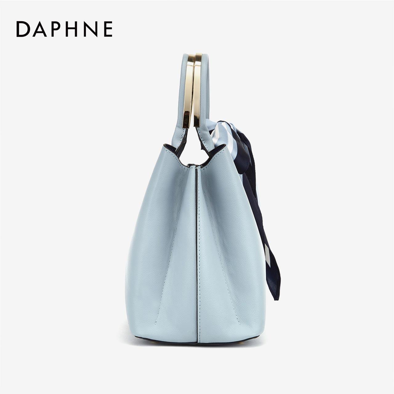 达芙妮2019夏女优雅丝巾手提斜跨包 蜜雅服饰女士包袋