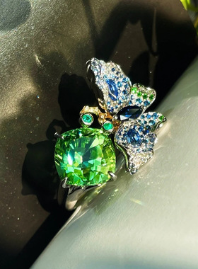 薄荷绿碧玺蝴蝶鸡尾酒戒指