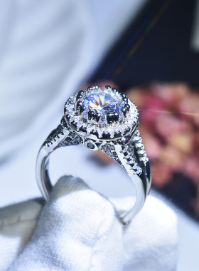 群镶满钻八心八箭莫桑石开口戒指