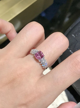 T方钻镶嵌粉嫩公主方戒指