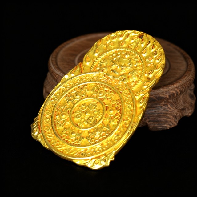 Finely carved gilt Thousand-Armed Guanyin natal Buddha pendant