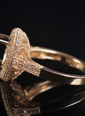 于凡珠宝 18K金镶钻戒指女椭圆形钻石围镶设计高品质珠宝戒指