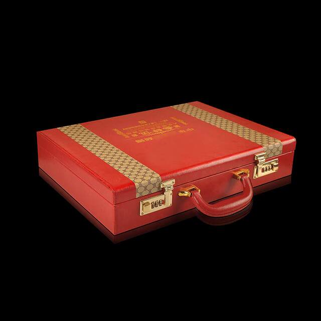 The third, fourth and fifth sets of RMB collection albums, positioning albums, 345 sets of banknotes bound albums, coin auspicious number collection albums, password box models, empty albums, gift collections