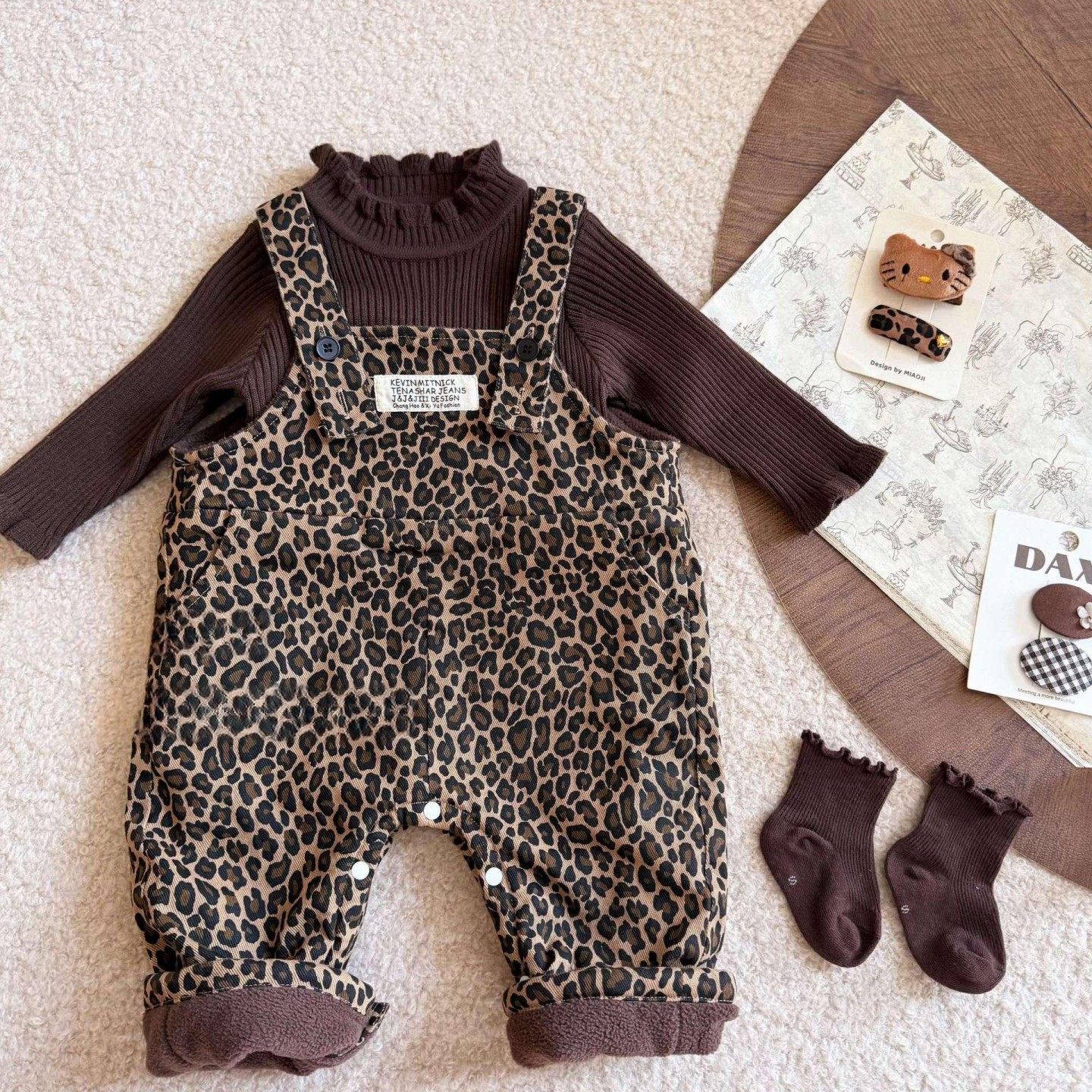 婴幼儿秋冬新款套装男女童韩版豹纹加绒背带裤针织衫两件套外出服,淘宝优惠券,粉丝福利购,淘宝优惠卷