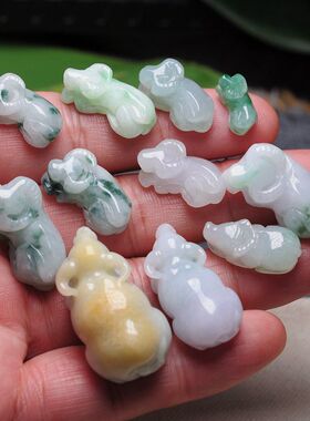 天然翡翠立体生肖玉牛挂件玉坠