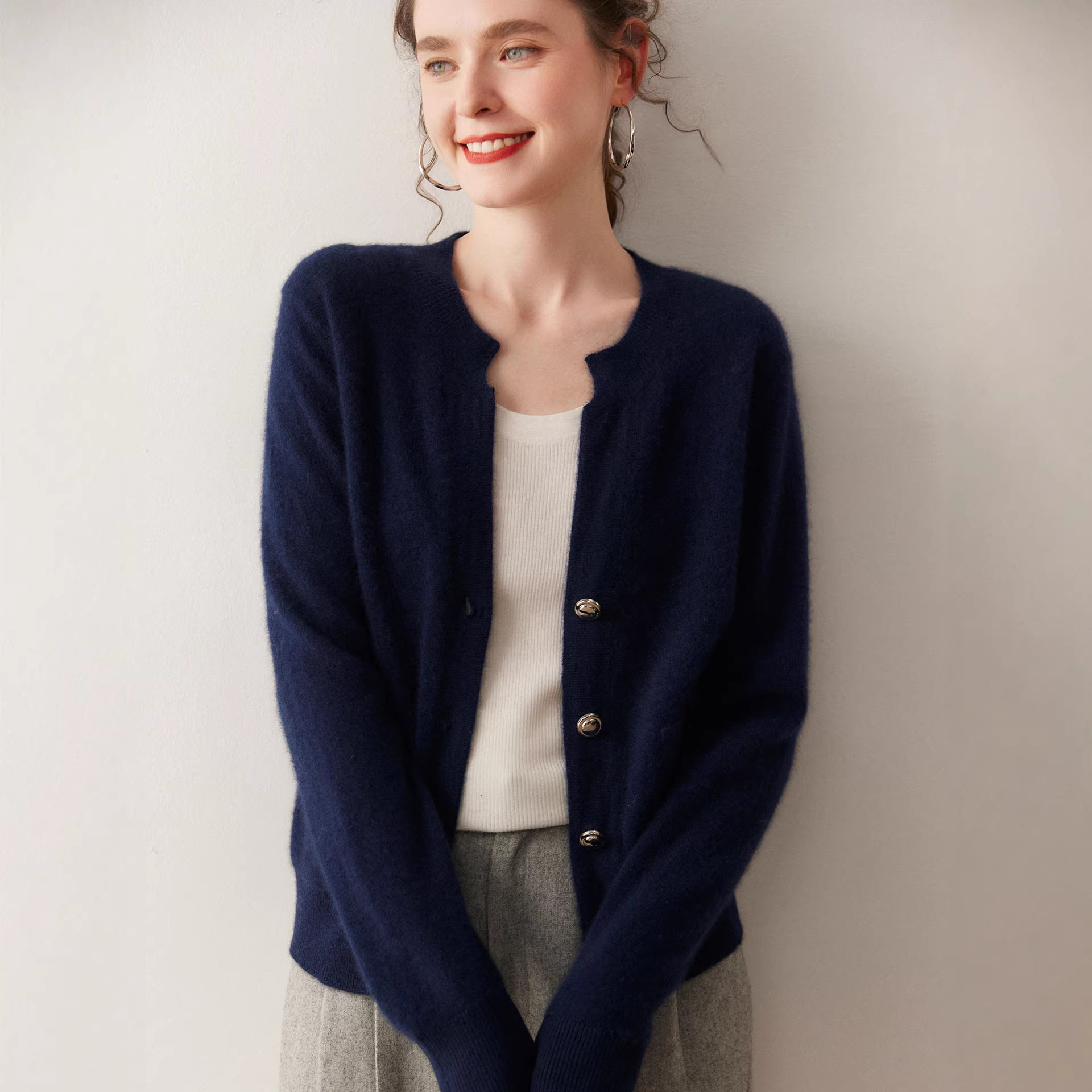 2026春新款圆领羊绒针织开衫女短款小个子老钱风外搭毛衣外套,淘宝优惠券,粉丝福利购,淘宝优惠卷