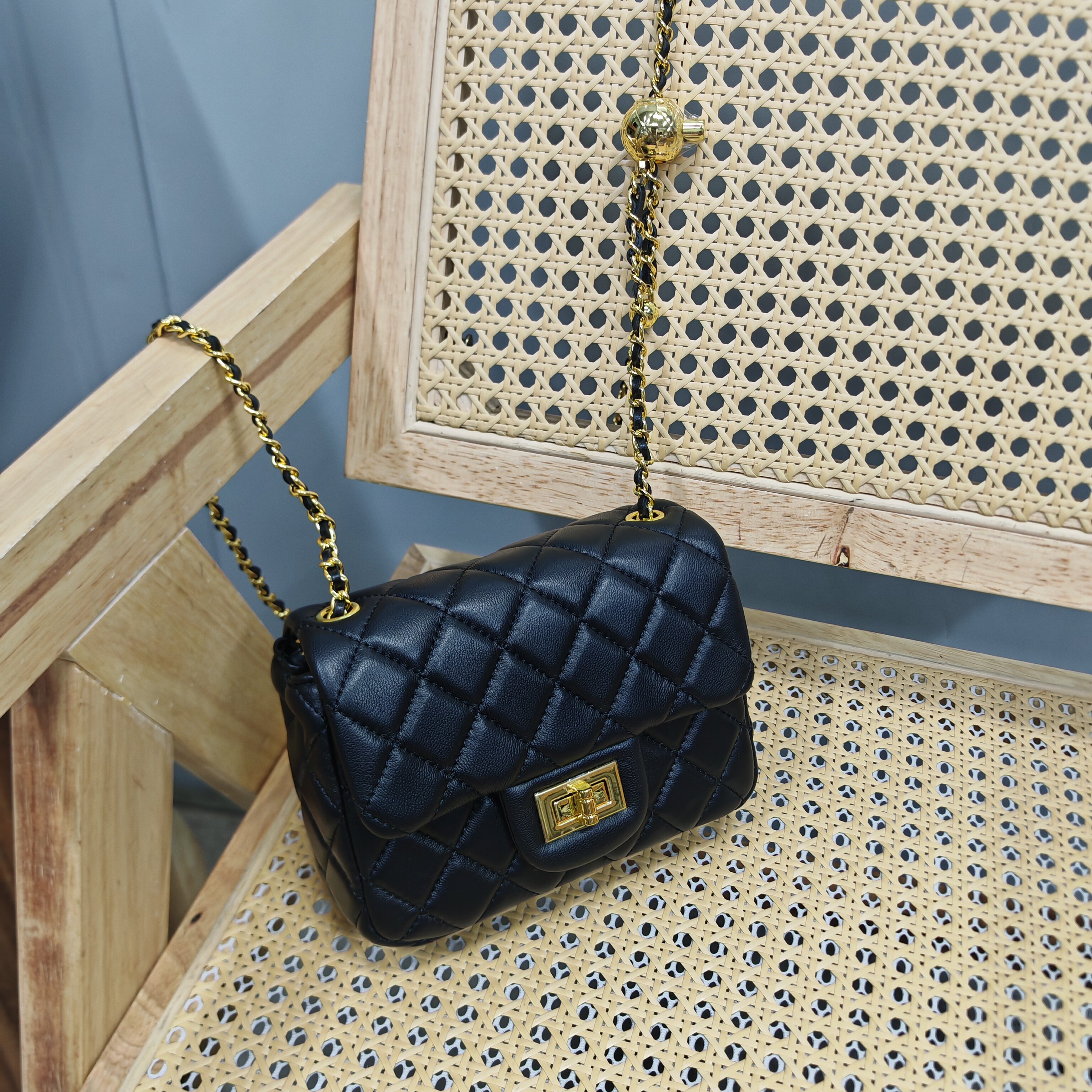 头层绵羊皮菱格金球链条斜挎女小包包2025新款真皮个性百搭单肩包,淘宝优惠券,粉丝福利购,淘宝优惠卷